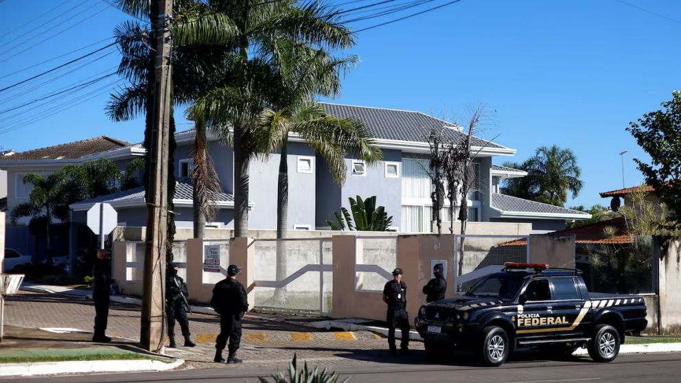 La policía ya controla la casa de Bolsonaro