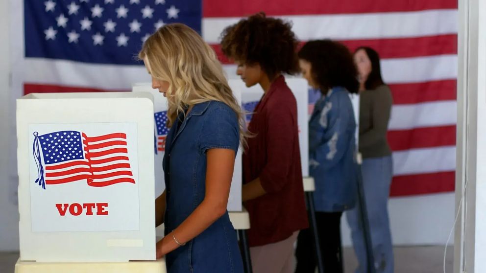 Trump busca impulsar la presencialidad de los votantes a la vez que refuerza los requisitos