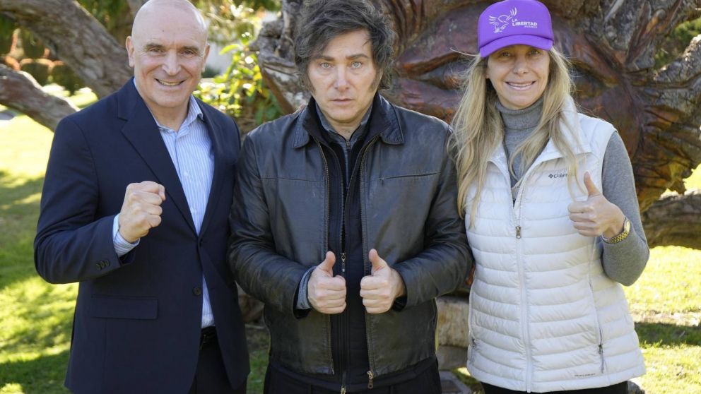 As� reacion� Javier Milei ante los piedrazos recibidos durante una caravana