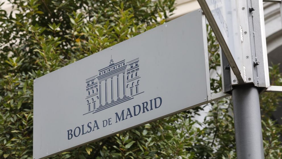 el ibex 35 retrocede un 0,9% y pierde los 15.200 puntos