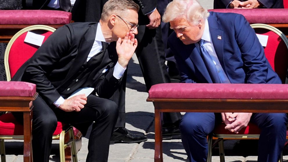 La situación se complica con los ataques rusos a civiles ucranianos, mientras se discuten garantías de seguridad para Kiev.