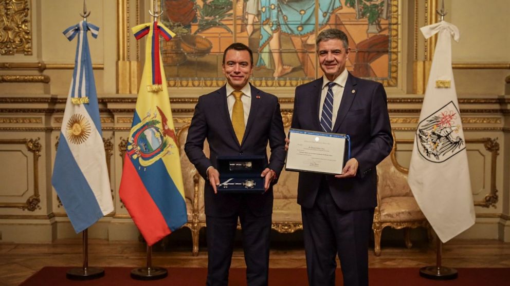 Jorge Macri le entregó la Llave de la Ciudad al presidente de Ecuador, Daniel Noboa