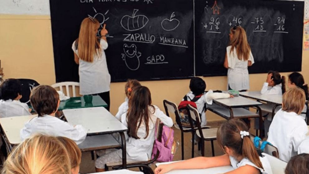 Maestra de primaria en Buenos Aires: cuál es el salario inicial en agosto 2025