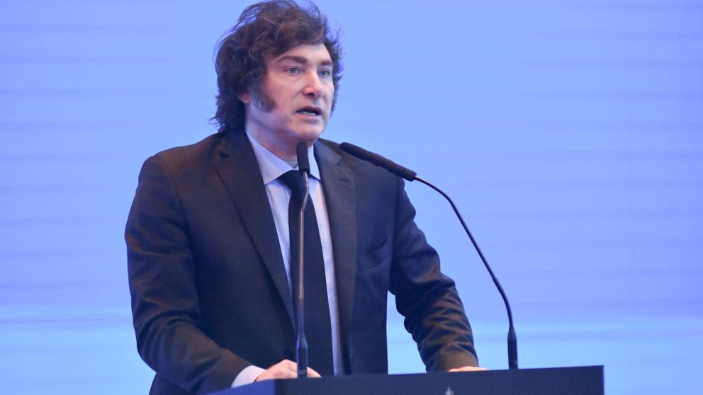 Tras varios avisos, Milei puso la firma