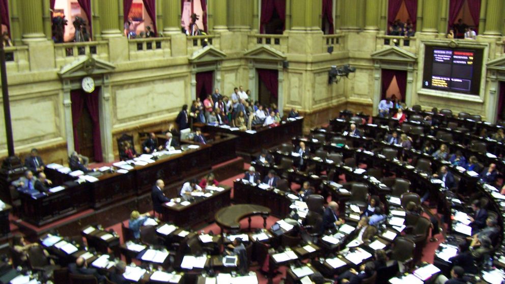 La disputa por la distribución del impuesto sobre los combustibles refleja tensiones más profundas