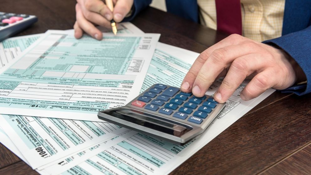 La excepción de la quita por Ganancias a Petroleros atraviesa la interna de la CGT