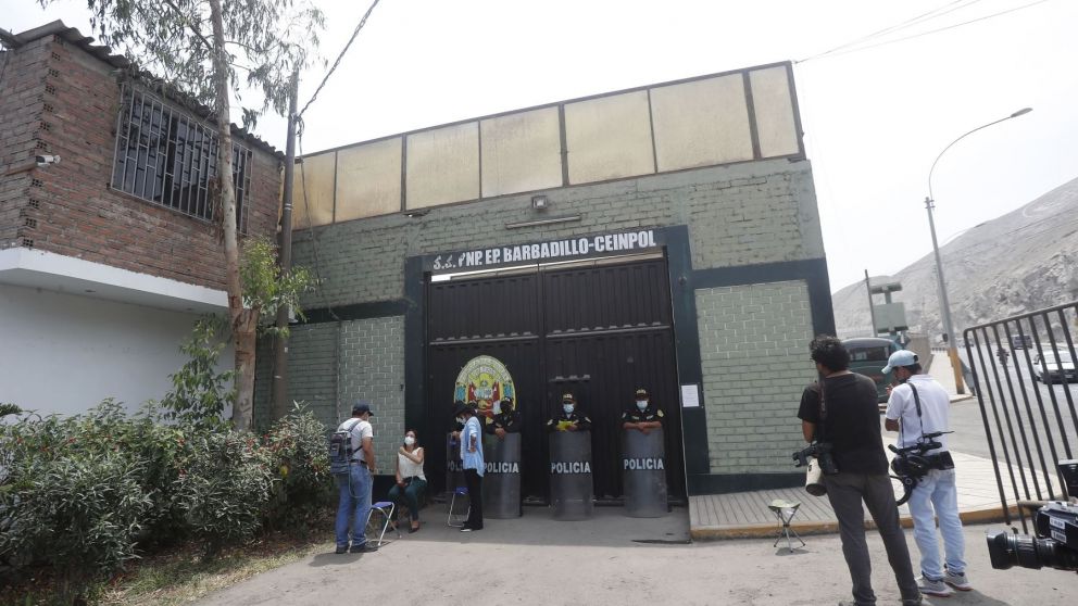 La cárcel tiene una extensión de unos 800 metros cuadrados, y se empezó a construir en la década de 1980