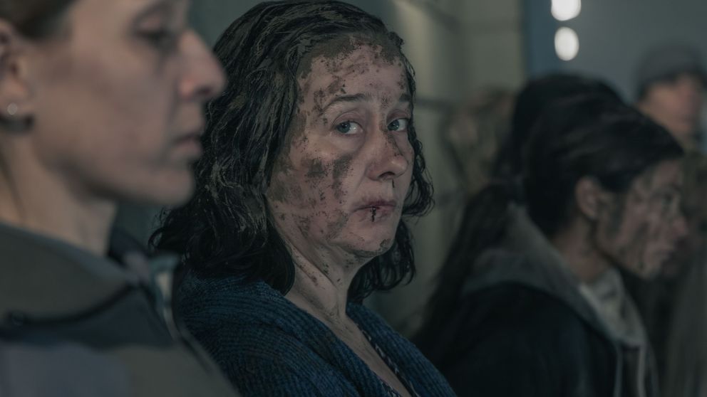 En el Barro. (L to R) Carla Pandolfi as Selva, Ana Garibaldi as Gladys, Valentina Zenere as Marina in En el Barro. Cr. Consuelo Oppizzi / Netflix �2025