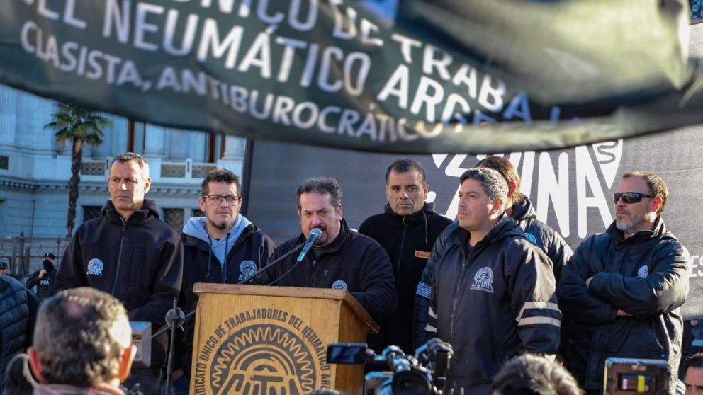Alejandro Crespo acusó a las empresas de importar cubiertas para bajar salarios