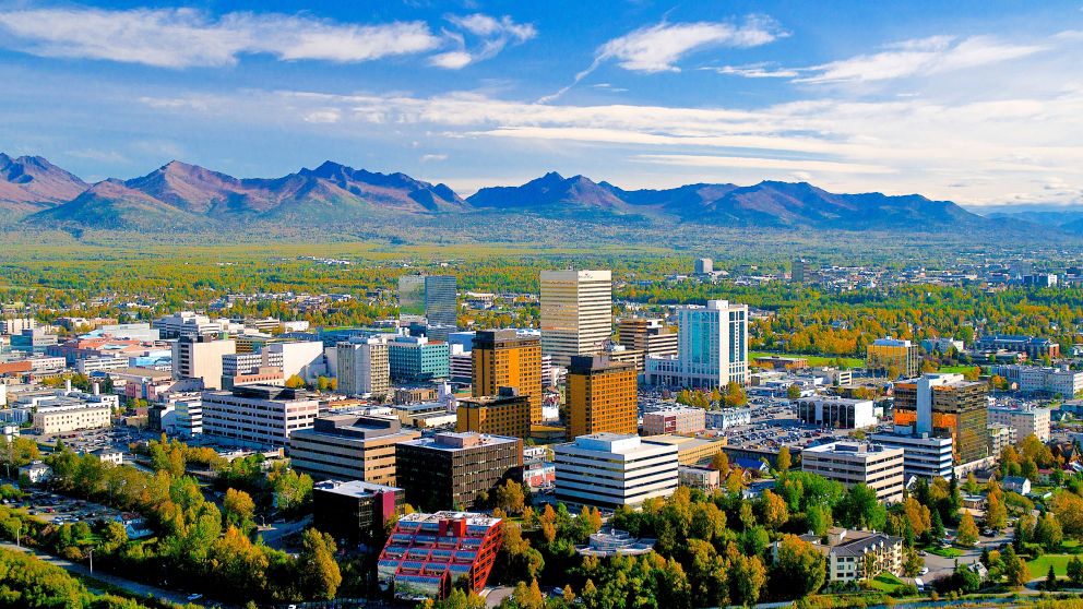 Moscú y Washington evaluaron varias sedes antes de elegir la ciudad más grande de Alaska