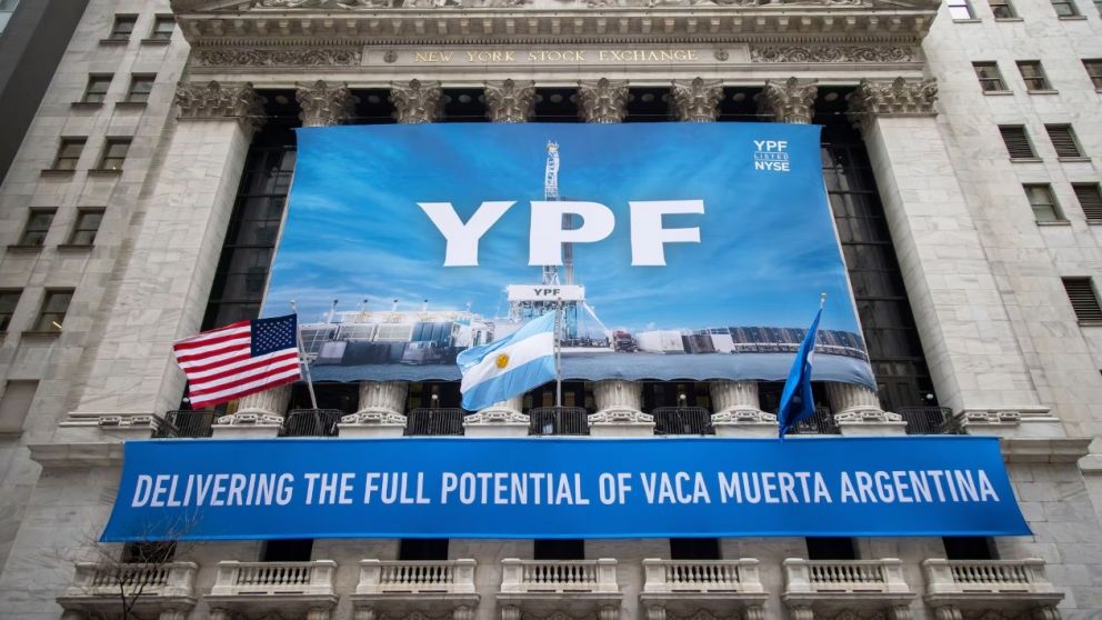 Mañana definen si Argentina entrega el 51% de sus acciones en YPF