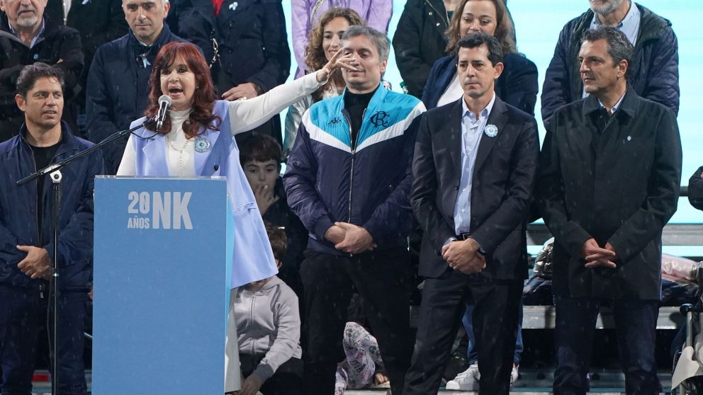 Fuerza Patria comienza a negociar los nombres que encabezarán la lista de diputados nacionales para la provincia de Buenos Aires.