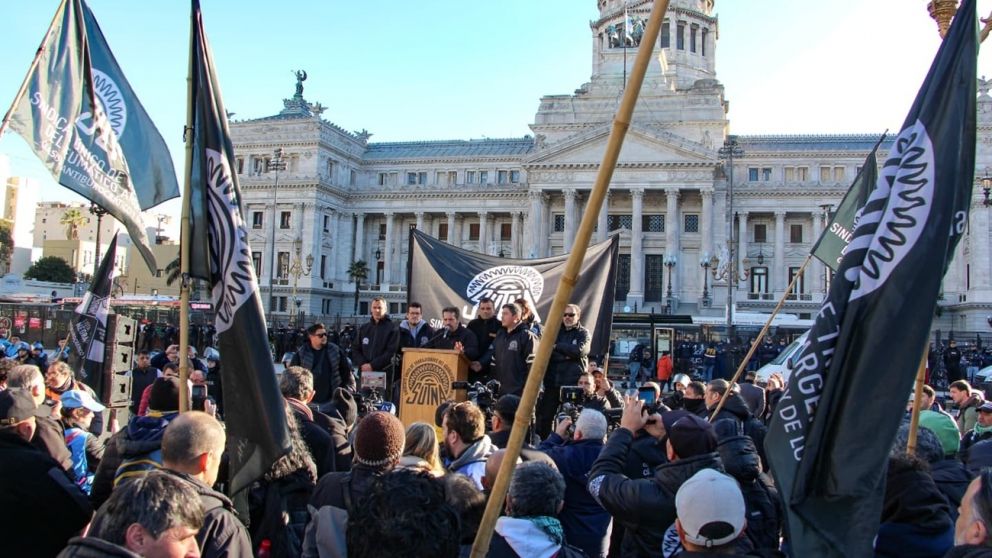 Desde el Congreso el gremio del neumático se movilizó a Trabajo