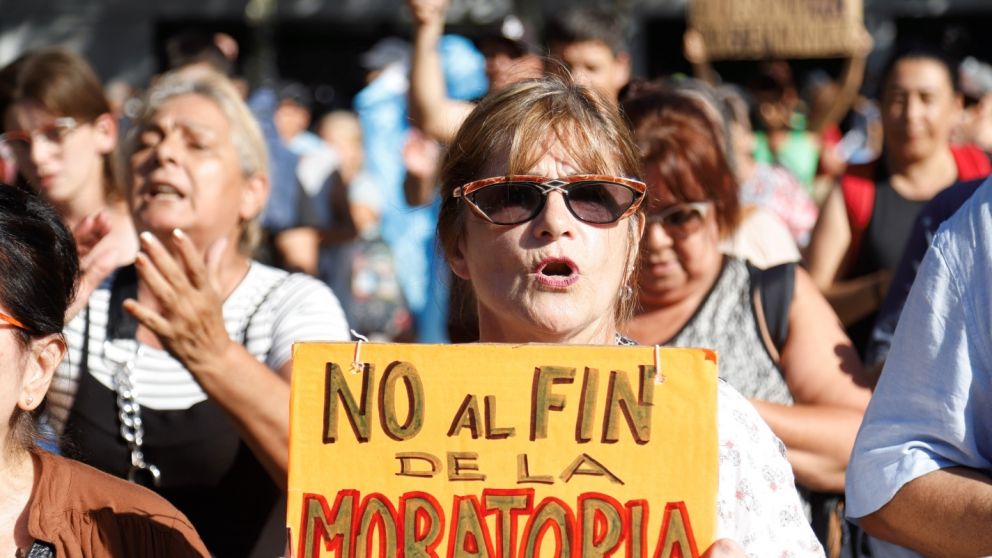 Los jubilados quieren medicamentos gratis, aumento salarial y que se rehabilite la moratoria previsional.