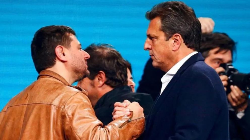 No le extiende la mano