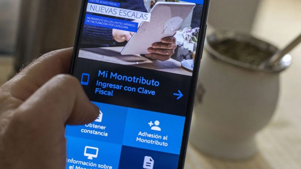 Una herramienta fiscal creada durante el menemismo: cómo se hace este trámite de ARCA para monotributistas
