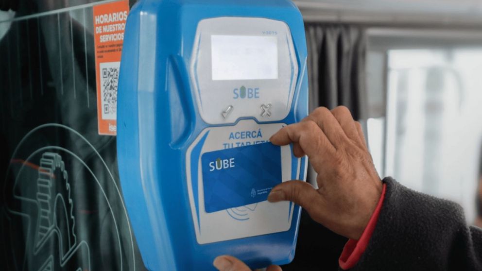 Una de las principales dudas de los pasajeros es cuánto saldo negativo tiene la tarjeta SUBE para seguir viajando.