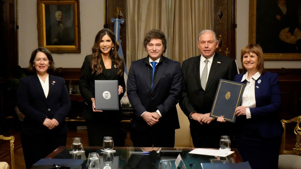 Milei y Noem firmaron una carta de intenci�n para activar la supresi�n de las visas