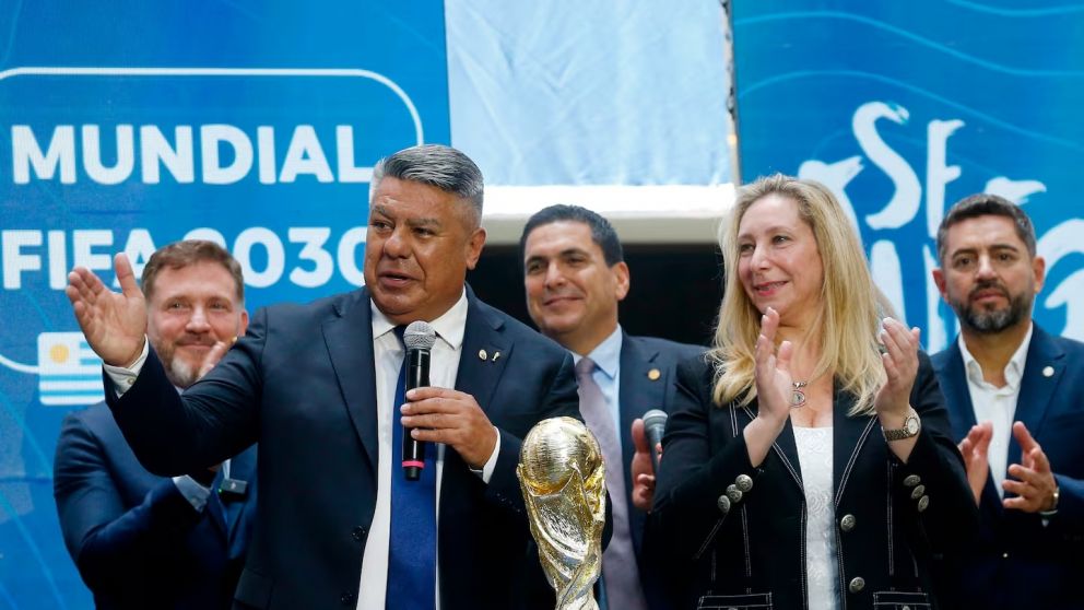 Choque en la cancha chica: el Gobierno sube aportes y la AFA acusa el golpe