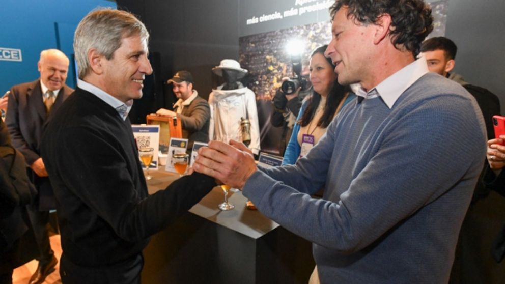 Caputo visitó el stand que la Secretaría de Agricultura