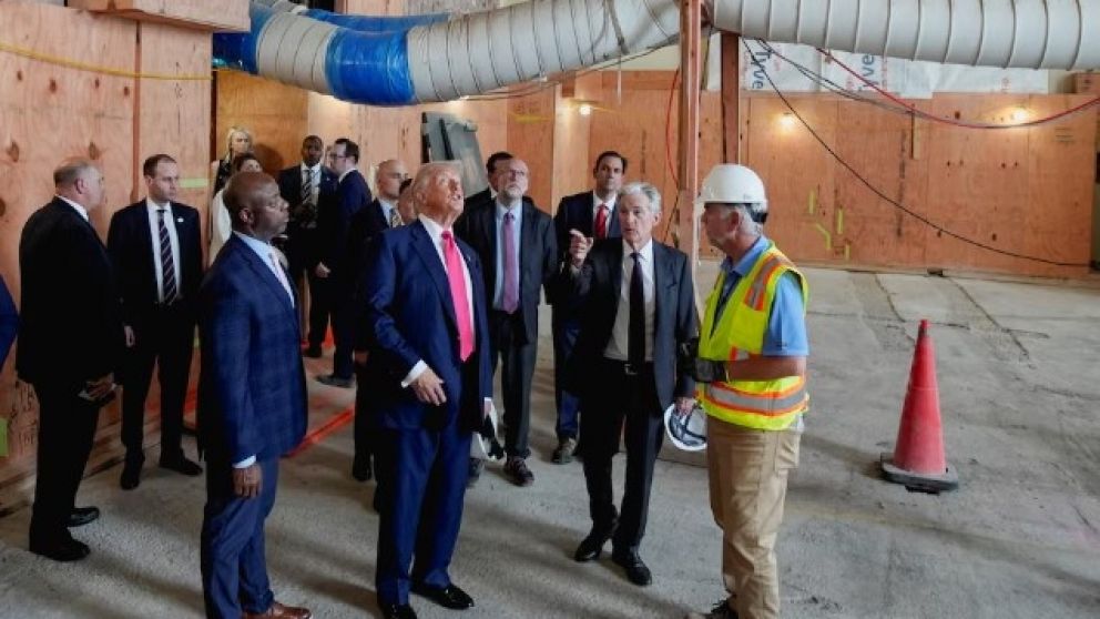 Trump inspeccionó las obras de la Fed junto a Powell