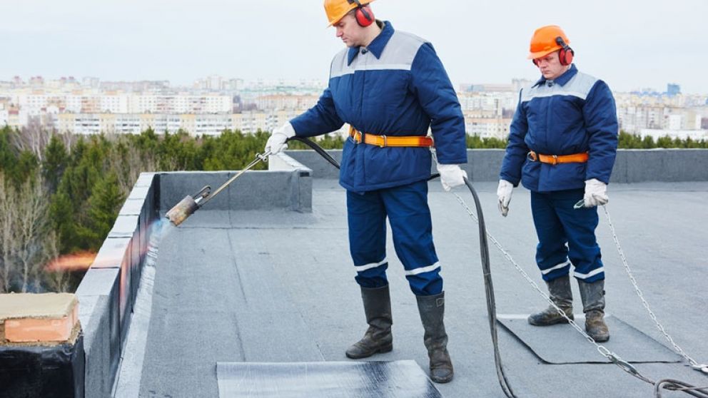 Los techos de los edificios requieren un mantenimiento constante