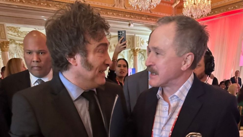 Peter Lamelas junto al presidente Milei