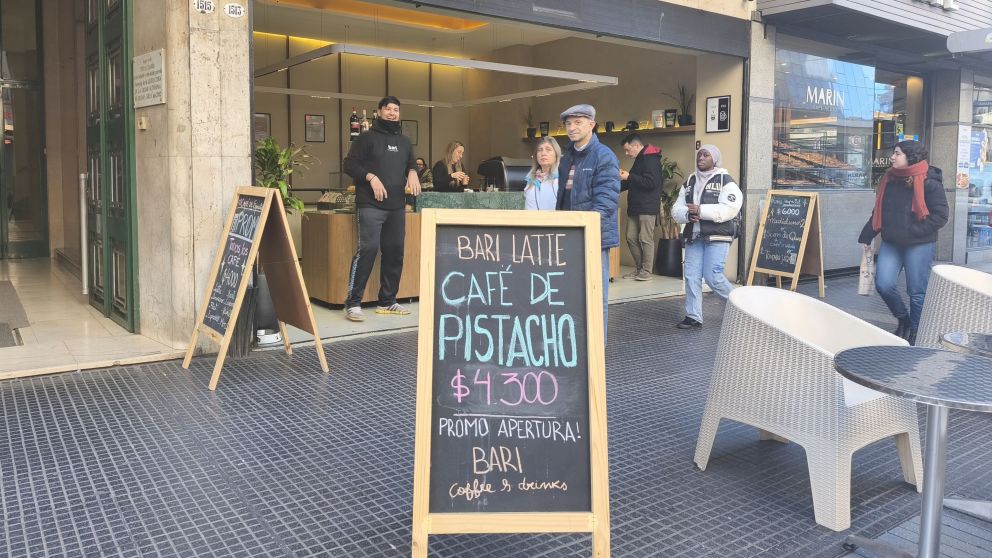 El furor por el pistacho llegó a todas partes, venden hasta cafe de pistacho.