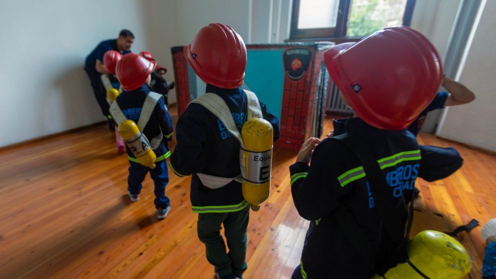 Gratis: Aysa invita a los chicos a ser bombero por un día