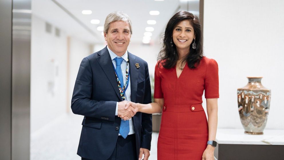 El Ministro de Economía junto a Giga