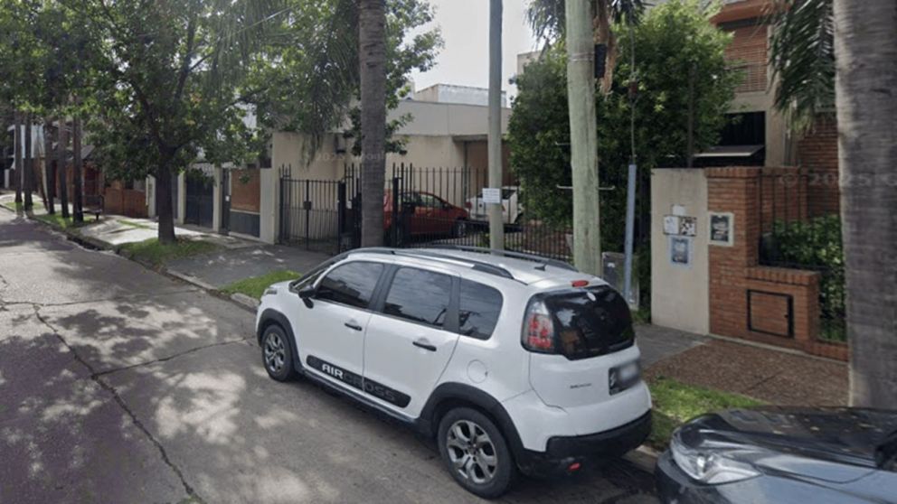 La esquina de Morón donde motochorros asaltaron y balearon a un comerciante (Google Street View).