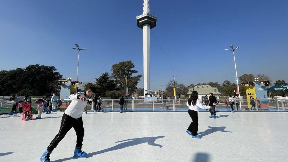 Patinaje sobre hielo en el Parque de la ciudad