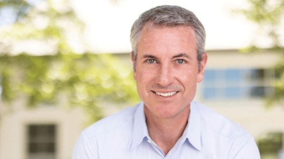 "Merecen algo mejor de mí como compañero, como padre y como líder", dijo el CEO