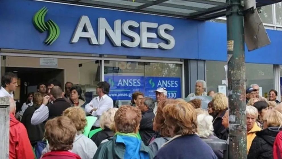 La ANSES activa el calendario de cobros de julio para jubilados y pensionados, con aumento y bono incluidos (Imagen ilustrativa).