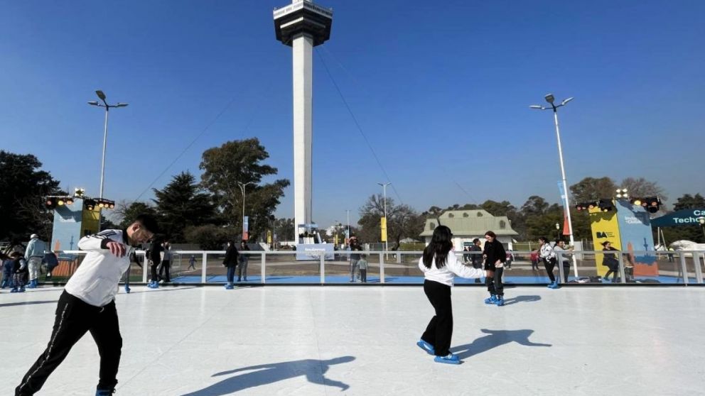 La pista de hielo est� ubicada en Villa Soldati