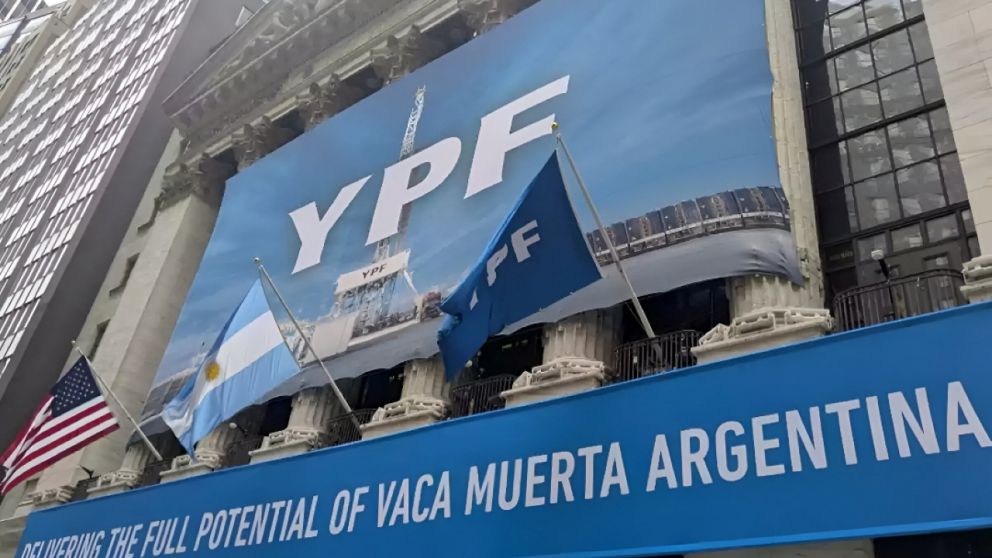 Una imagen de YPF frente a Wall Street, donde la Justicia decidirá el destino de la petrolera