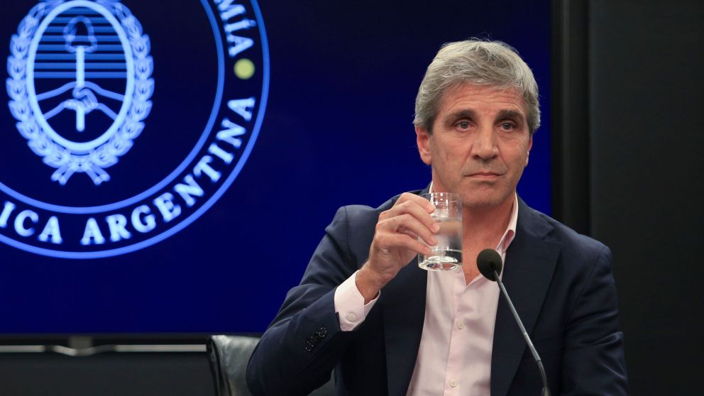 Luis Caputo apuntó contra la oposición, tras las leyes aprobadas por el Senado