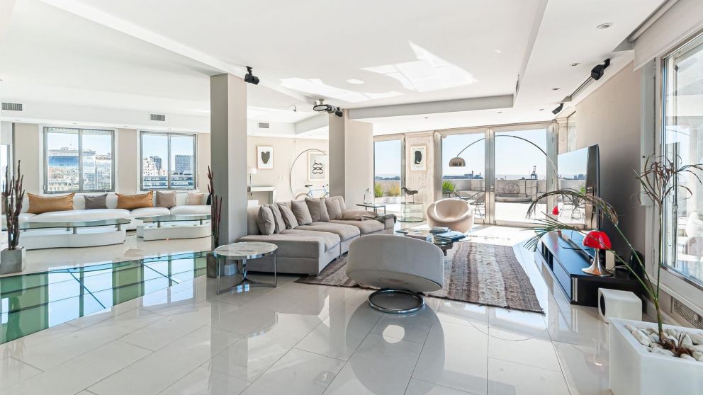 El emblemático piso de Corina Kavanagh, el mejor de todo el edificio busca comprador
