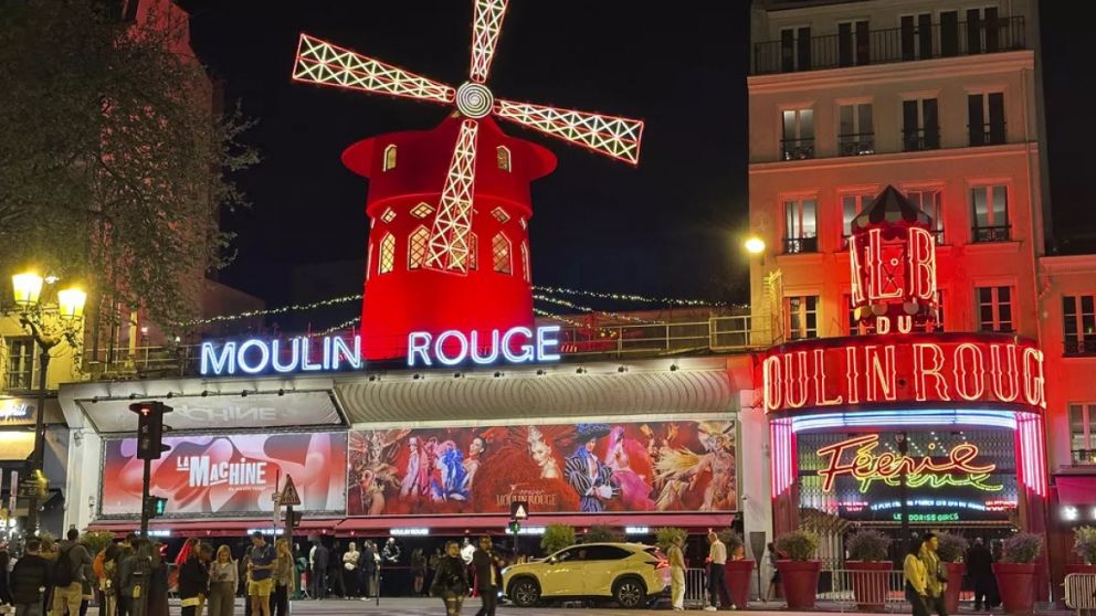 El molino del Moulin Rouge vuelve a girar gracias a