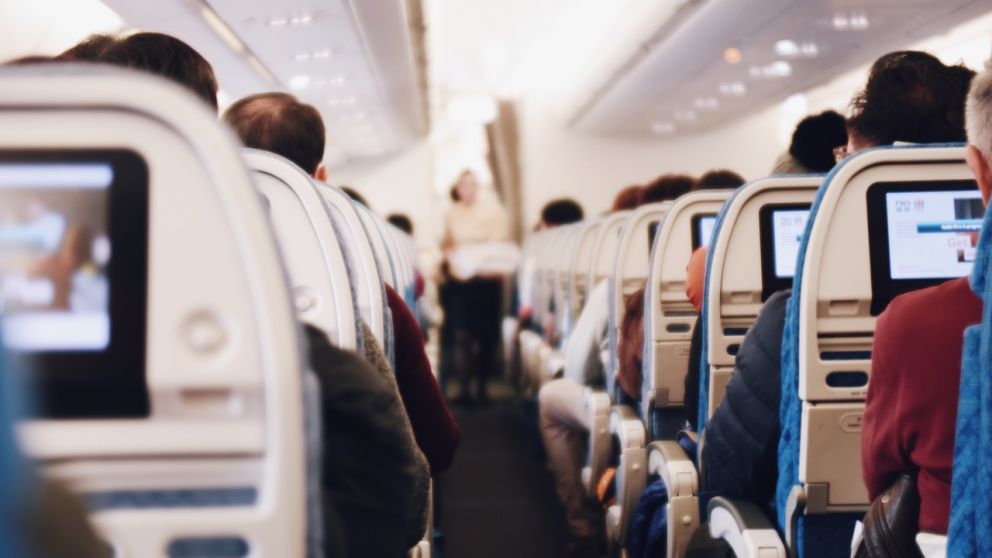 El objetivo es obtener las lecturas de al menos 10.000 pasajeros aéreos