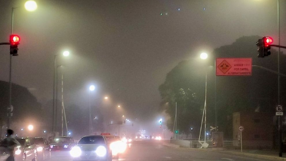 La ciudad y sus alrededores amanecieron con niebla