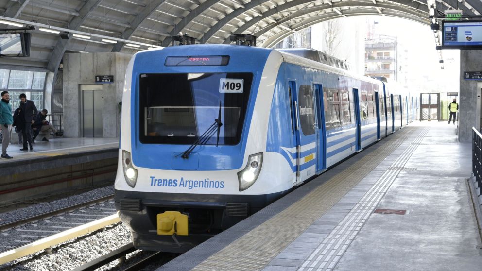 Tren Mitre suspendido por amenaza de bomba