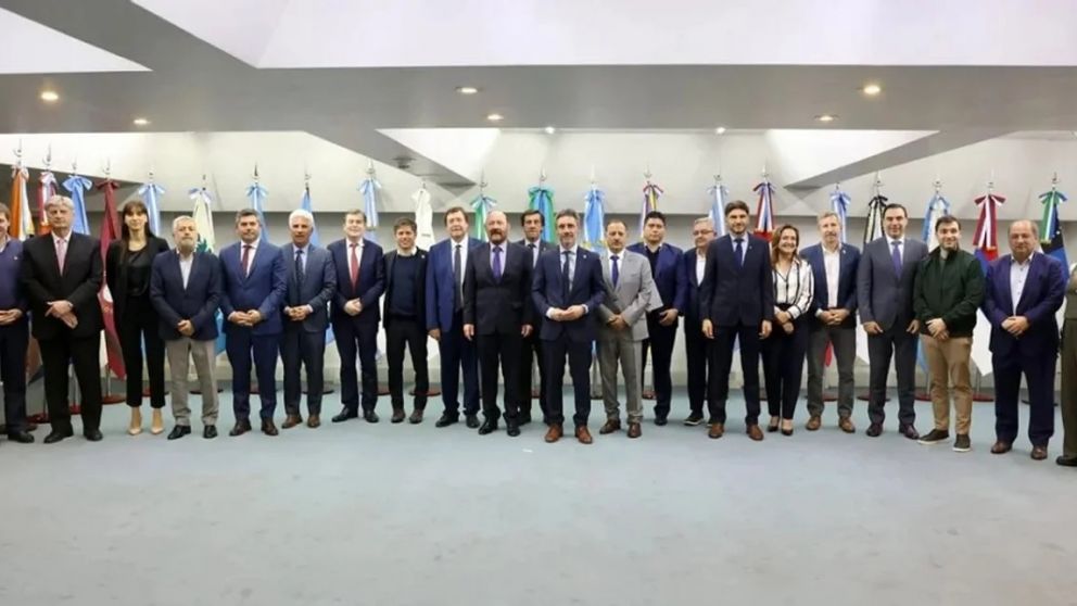 Los gobernadores se reúnen el martes en el CFI preocupados por la marcada caída en la recaudación provincial y en las transferencias de fondos desde la Nación.