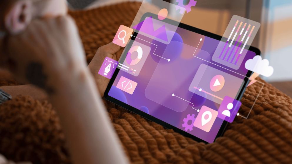 En un mercado laboral cada vez m�s tecnol�gico, la Fundaci�n Santa Mar�a la Real ofrece una capacitaci�n online y gratuita para no quedarse afuera (Freepik)