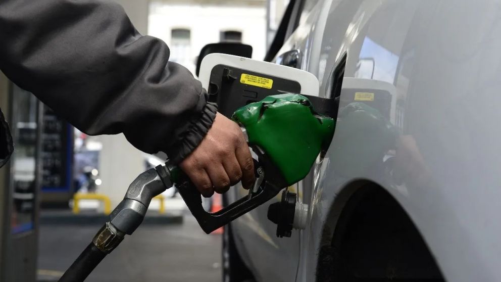 Postergn hasta marzo el aumento en los impuestos a los combustibles
