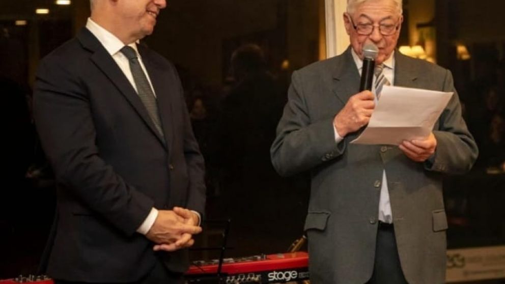 Miguel Ga�ta, director de La Palabra de Berazategui, junto a Mart�n Etchevers, presidente de Adepa, destac�: �No duden en acercarse a los medios tradicionales y bien entendidos. Siempre van a encontrar eco, y una defensa honesta de los periodistas de verd