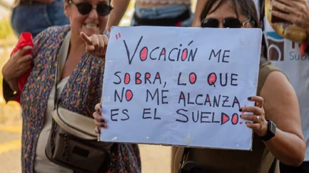 La clase alta disfruta, mientras la clase baja padece