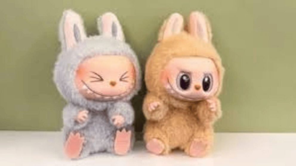 "Labubu" conquista la moda: furor por los muñecos que marcan tendencia este 2025