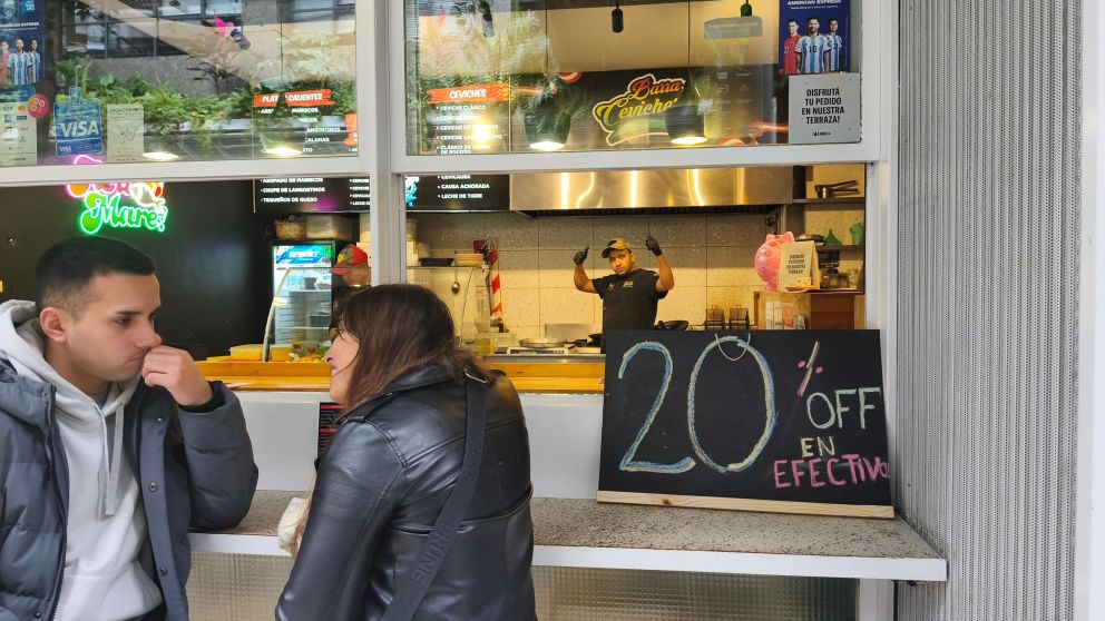En gastronomía se pueden encontrar descuentos de hasta un 20% por pago en efectivo en barra cevichera