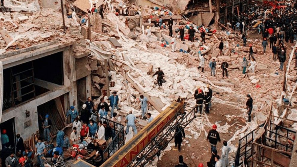 A 33 años del atentado a la AMIA, la Fiscalía aceptaría el pedido por un juicio en ausencia